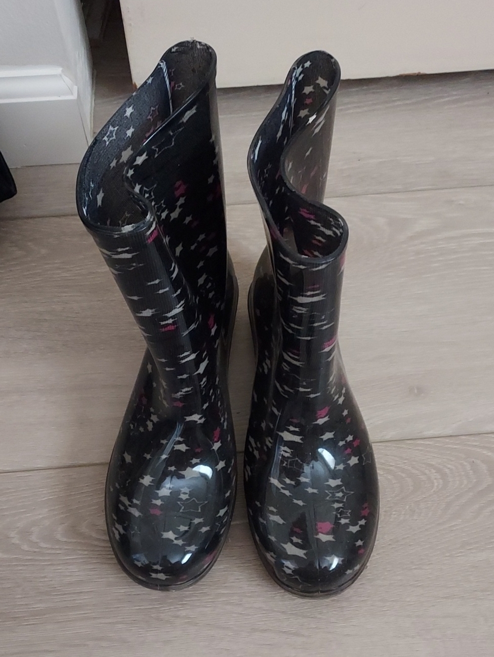 Women’s Black Star-Print Rain Boots